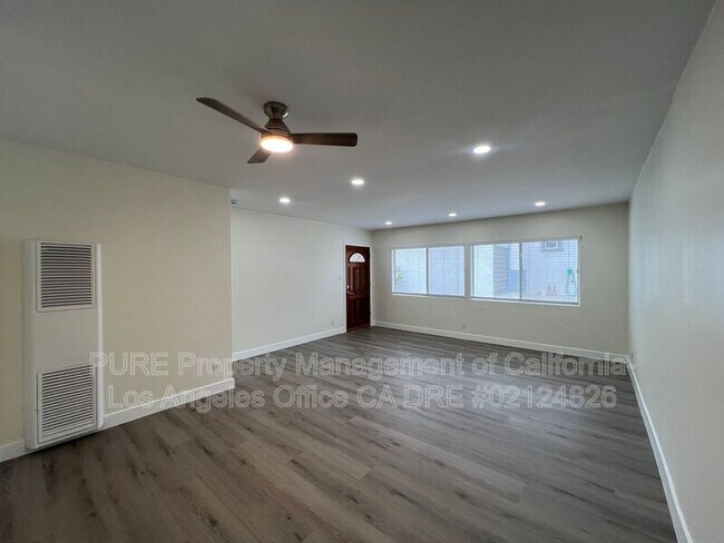 Foto del edificio - 4212 1/2 W 64th St