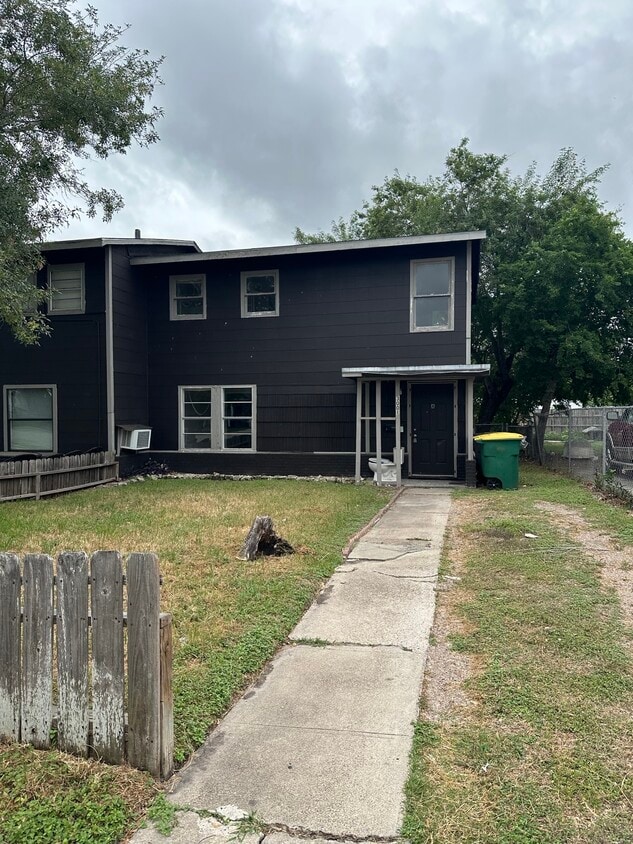 Primary Photo - 3001 E Rio Grande St