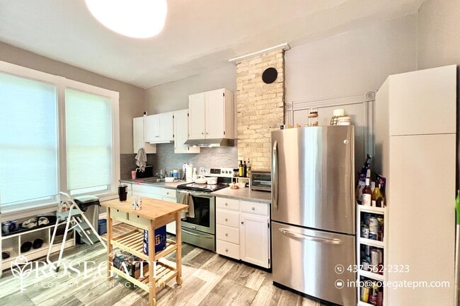 Building Photo - Charming 1-Bedroom Apartment in the Heart ...