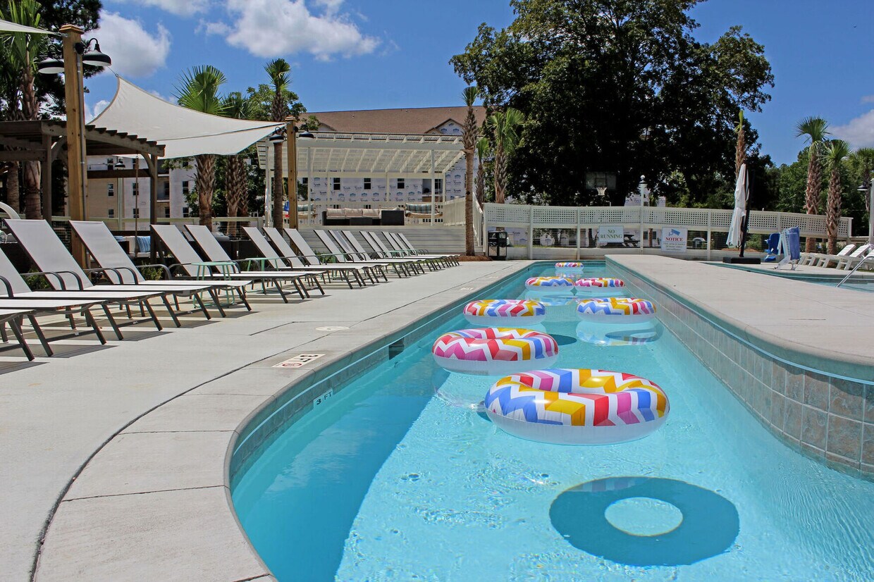 Foto principal - Channel Family Apartment Homes