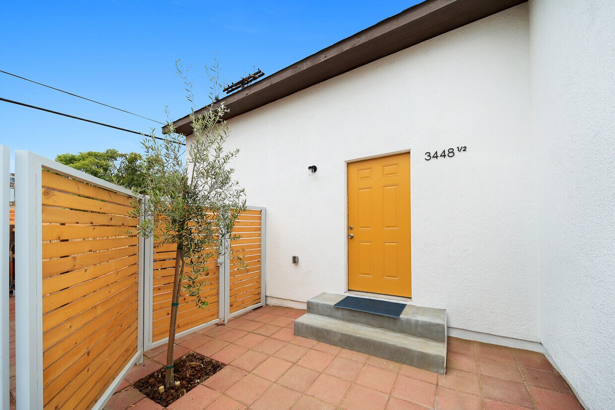Primary Photo - 3448 Casitas Ave