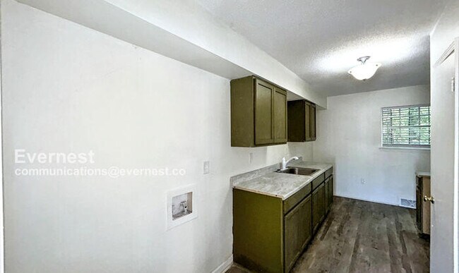 Foto del edificio - 3886 Camelia Cove