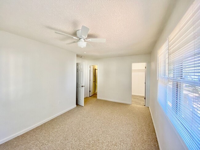 Foto del edificio - Centrally located home at Milepost 6