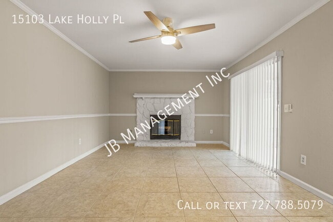 Foto del edificio - 15103 Lake Holly Pl