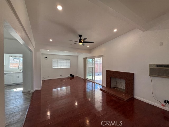 Foto del edificio - 915 Evanwood Ave