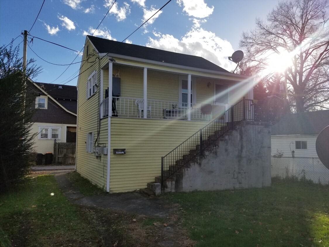 1003 W Virginia Ave Unit B, Dunbar, WV 25064 1003 W Virginia Ave