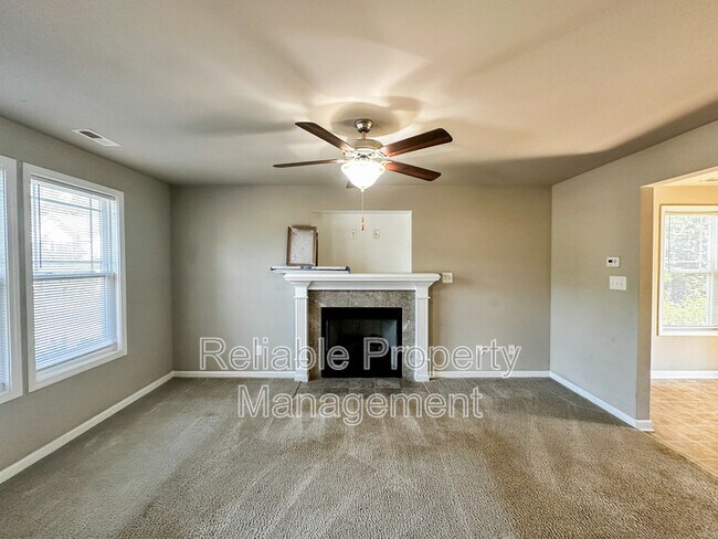 Foto del edificio - 208 Crownside Dr