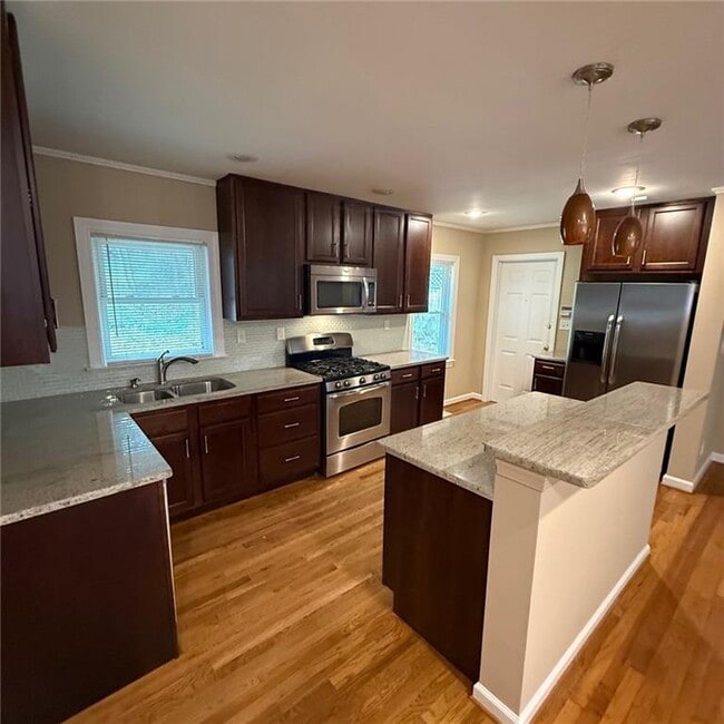 Building Photo - 986 Biltmore Dr NE