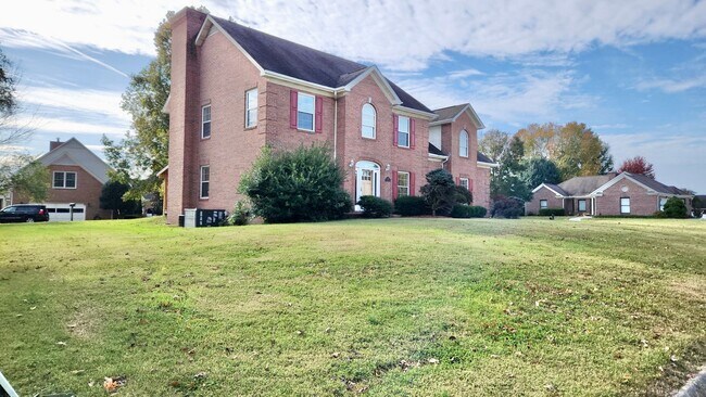 Building Photo - Knoxville 37920 - Completely Renovated 4 Bedroom, 4 Bath home - Contact Tanner Fee (865) 850-5103