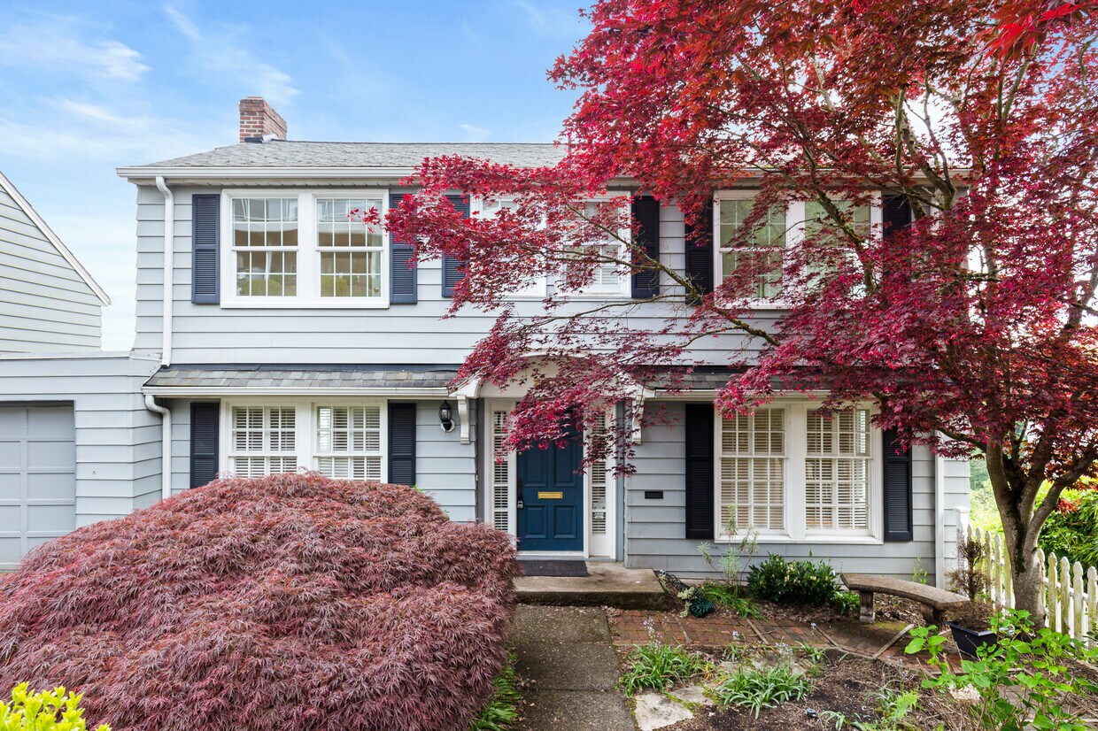 Foto principal - 2638 SW Buckingham Ave