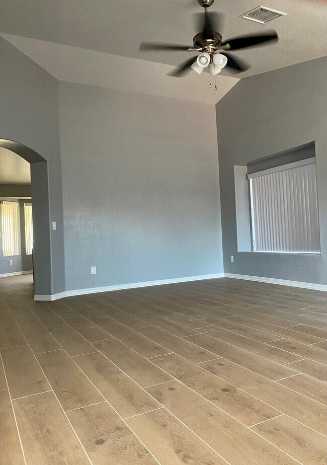 Foto del edificio - 6528 N 80th Ave