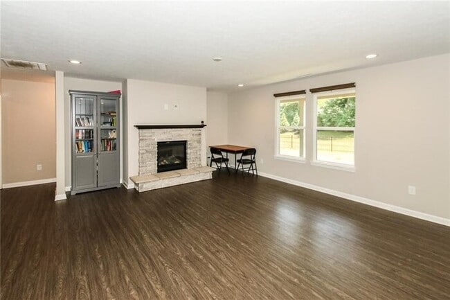 Building Photo - Like NEW Home in Zionsville!