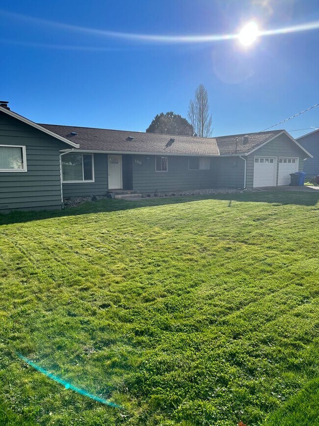 Foto del edificio - Close to Schools and Shopping