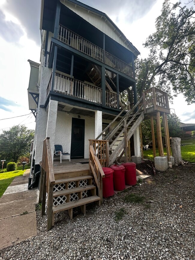 Building Photo - 106 Lynnwood Ave