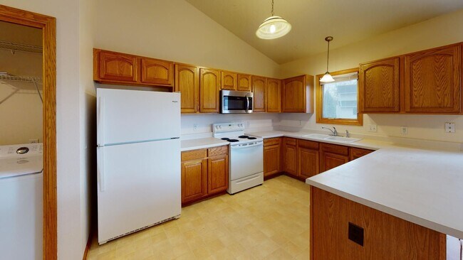 Building Photo - 2417 East Glenwood-Lovely Easter Lake Area