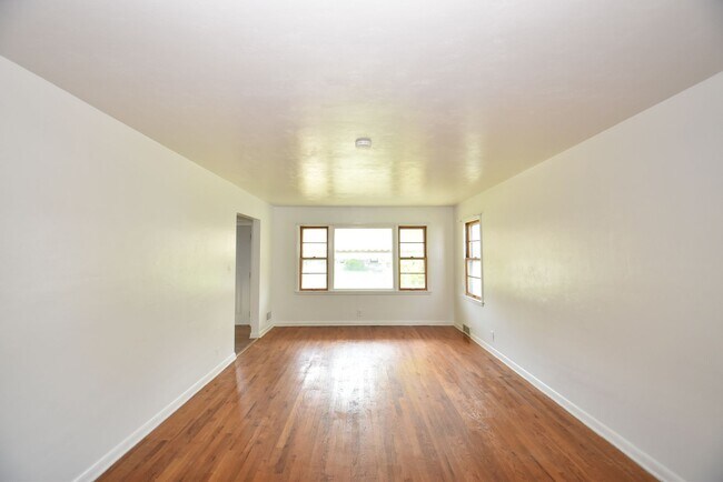 Foto del edificio - Mishawaka Near Parks 3 bedroom 2 bath home