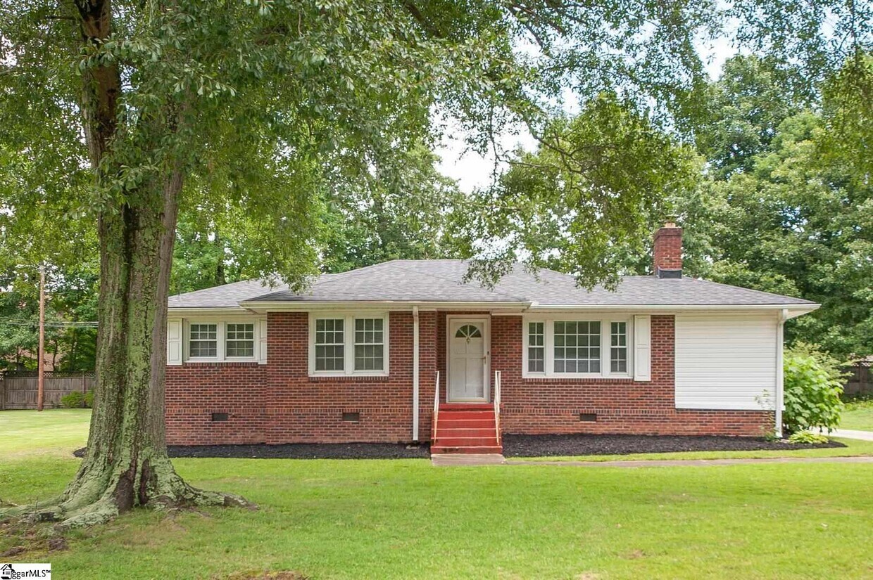 12 Ridgewood Dr, Greenville, SC 29615 House Rental in Greenville, SC