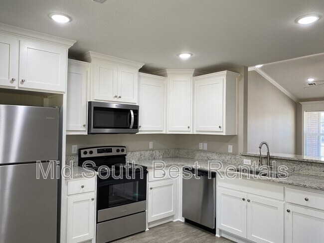 Building Photo - 412 Meadows Dr
