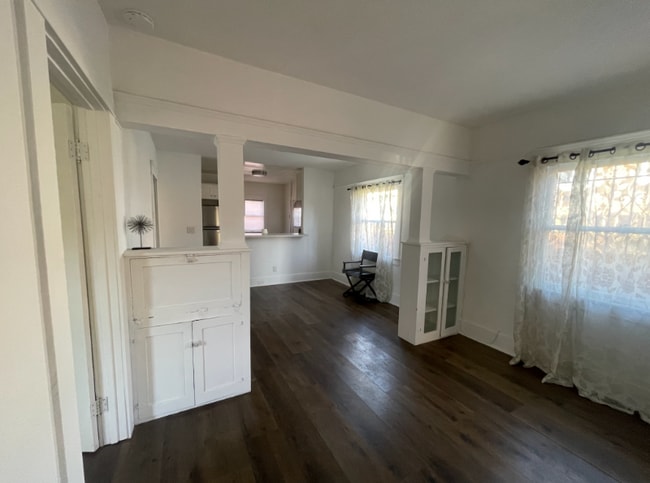 Building Photo - 1625 W 55th St