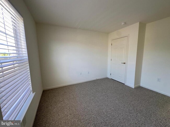 Building Photo - 26 Sequoia Dr