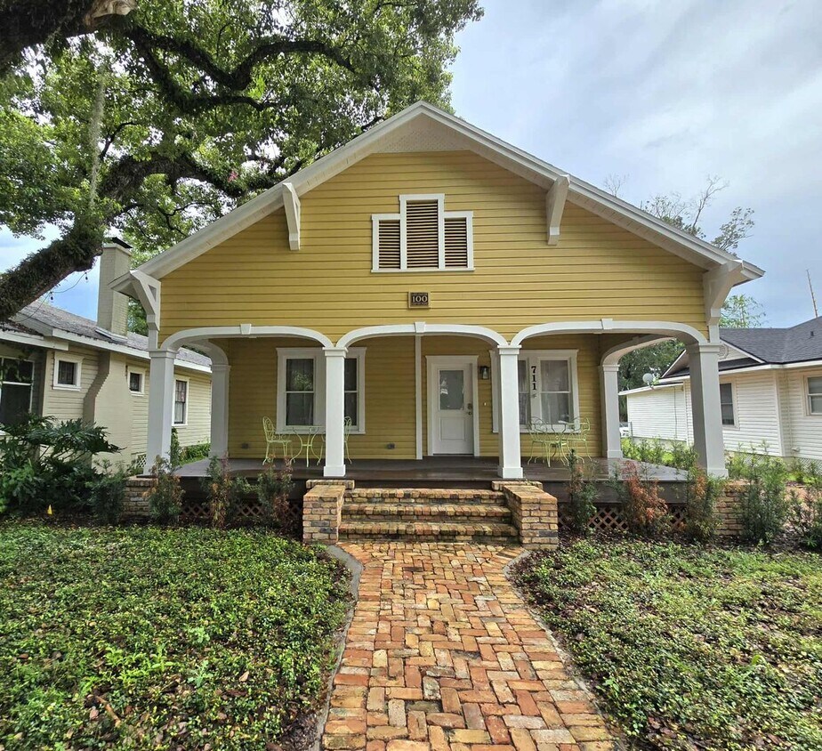 Primary Photo - Lakeland's Historic District: 3 Bed/2 Bath