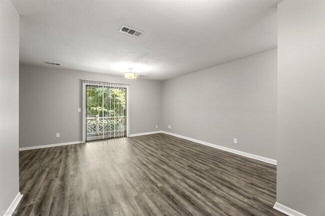 Building Photo - 3 br, 2 bath Condo - Woodbriar Management ...
