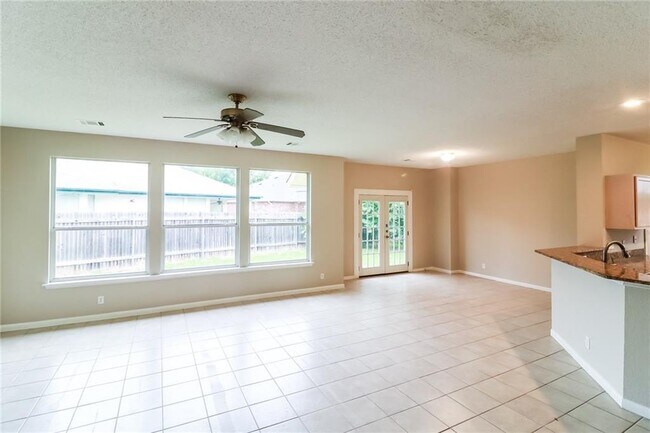 Foto del edificio - 1628 War Horse Ln