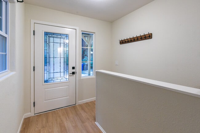 Building Photo - 504 Eden Ave