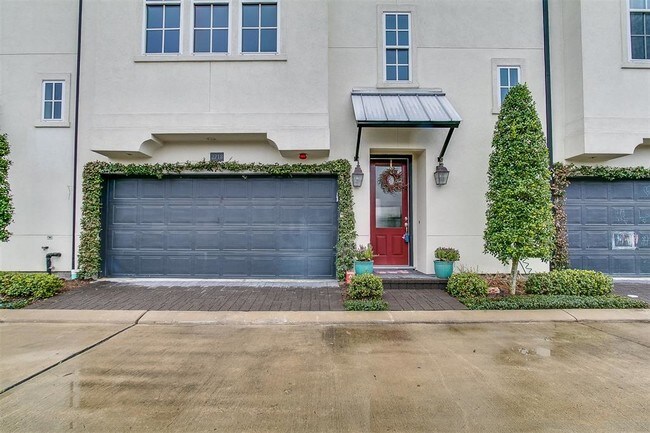 Building Photo - 2218 Lakeshore Edge Dr