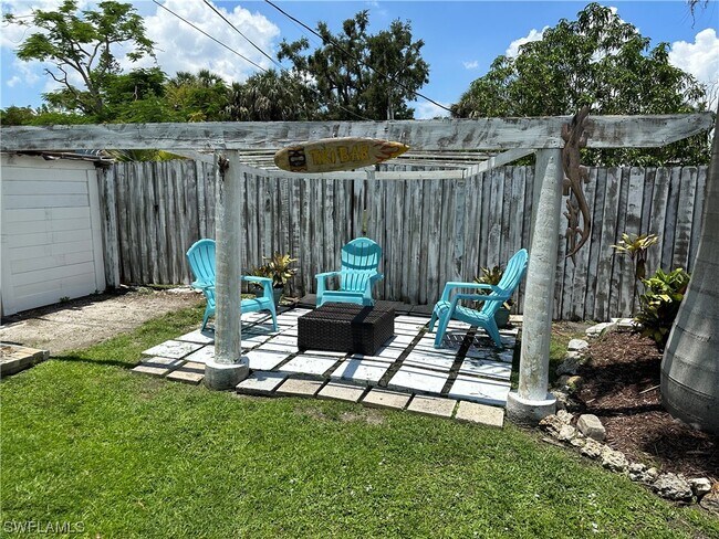 Building Photo - 4464 E Riverside Dr