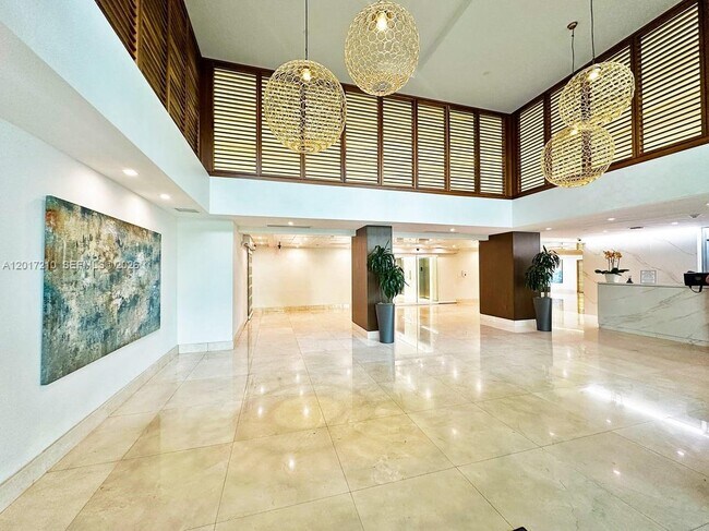 Building Photo - 540 Brickell Key Dr