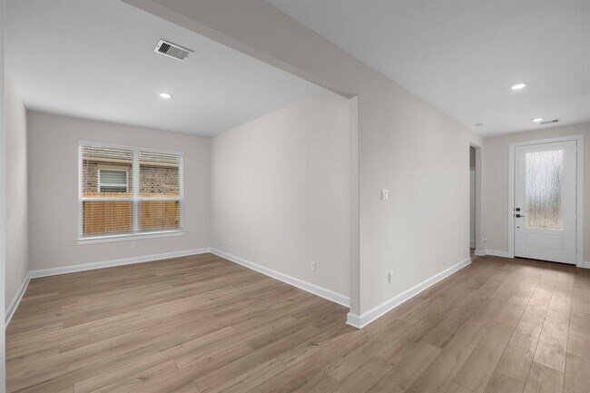 Building Photo - 3210 Banyan Dr