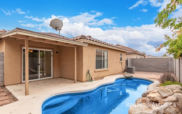 Foto del edificio - Sharp 3 Bed, 2 Bath w/ Pool!