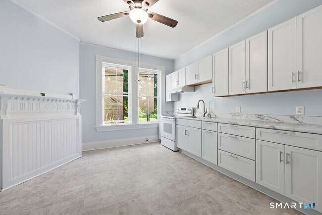 Foto del edificio - 270 Cherry Brook Rd