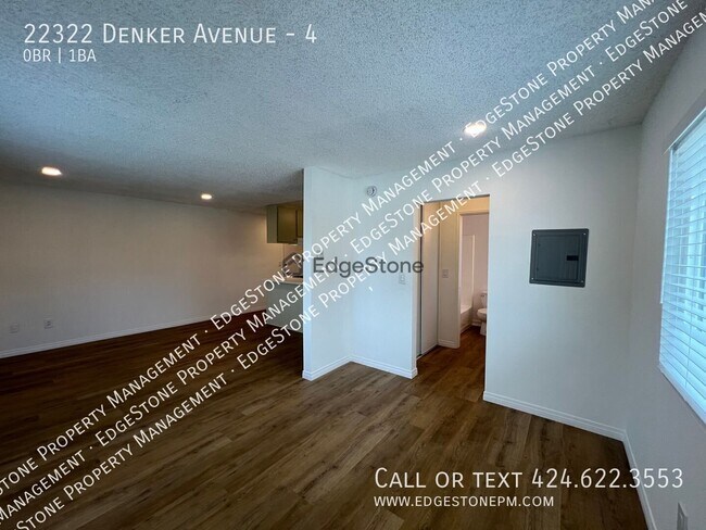 Foto del edificio - 22322 Denker Ave