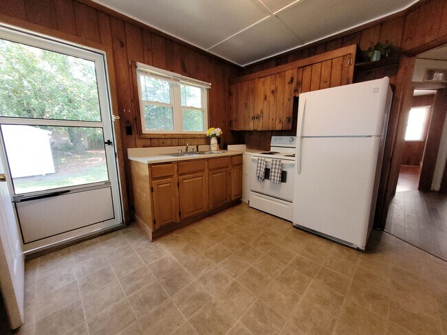 Building Photo - 1011 Maple St. Elizabeth City, NC 27909