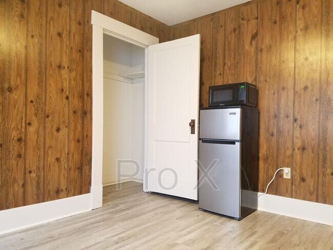 Foto del edificio - 110 W Lindburg St
