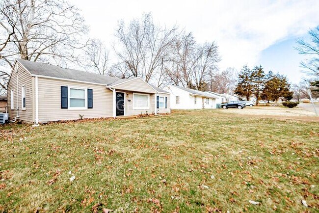 Building Photo - 9749 Dennis Dr