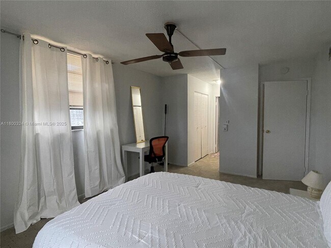 Foto del edificio - 16851 NE 23rd Ave