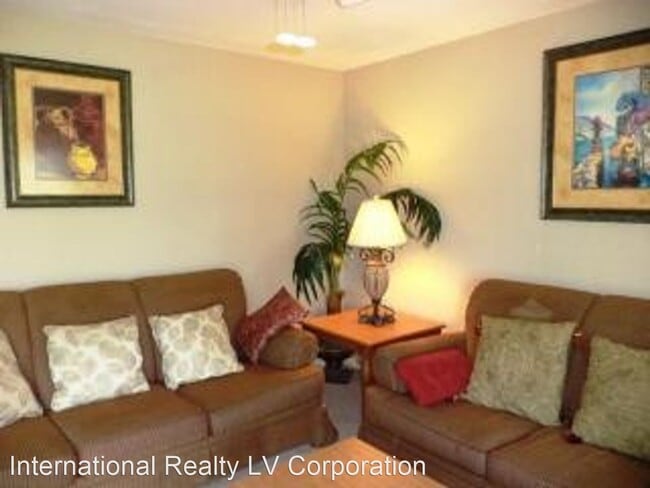 Building Photo - 1707 Santa Paula Dr