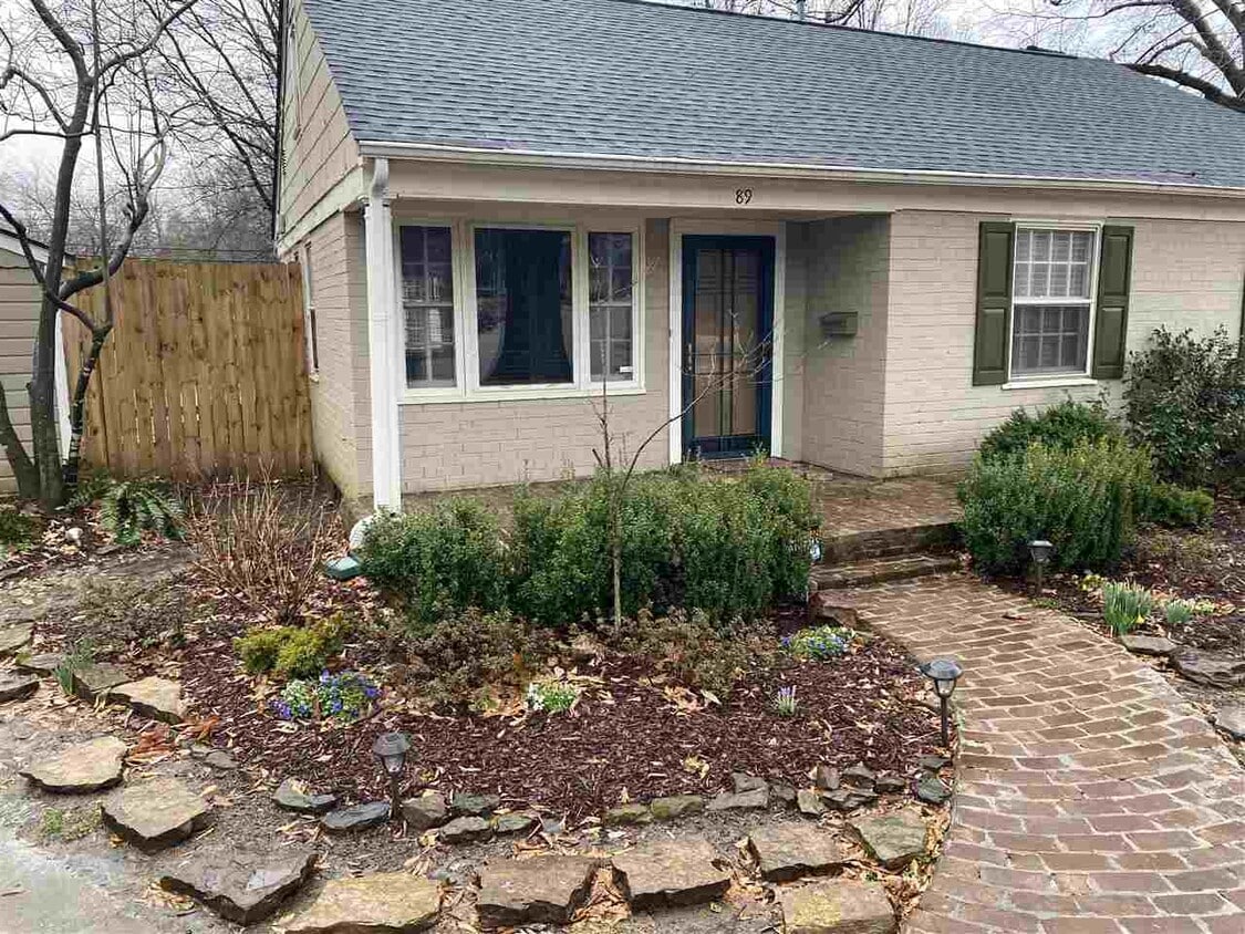 Primary Photo - 89 S Larchmont Dr