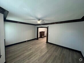 Building Photo - 6360 S Greenwood Ave