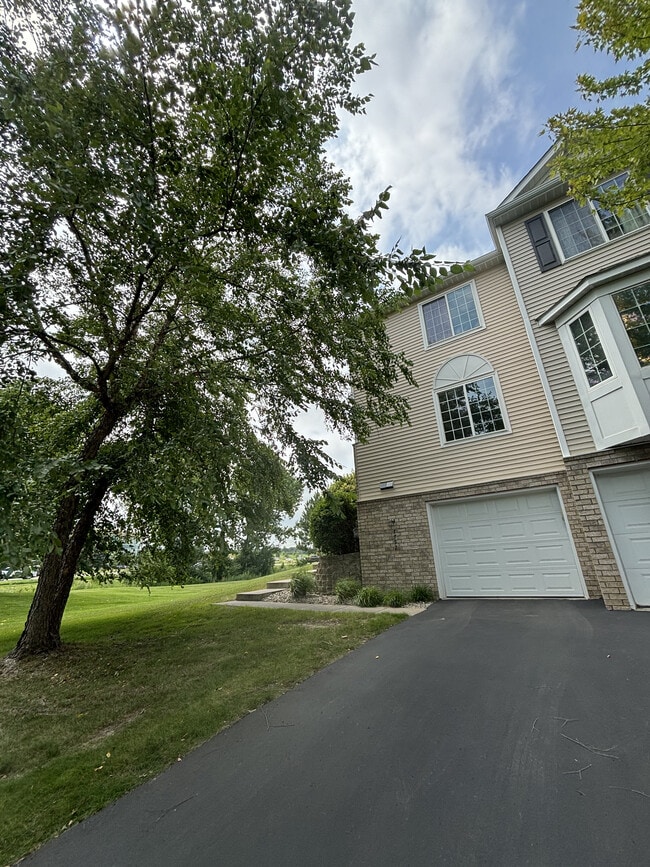 Building Photo - 7792 Village Pl