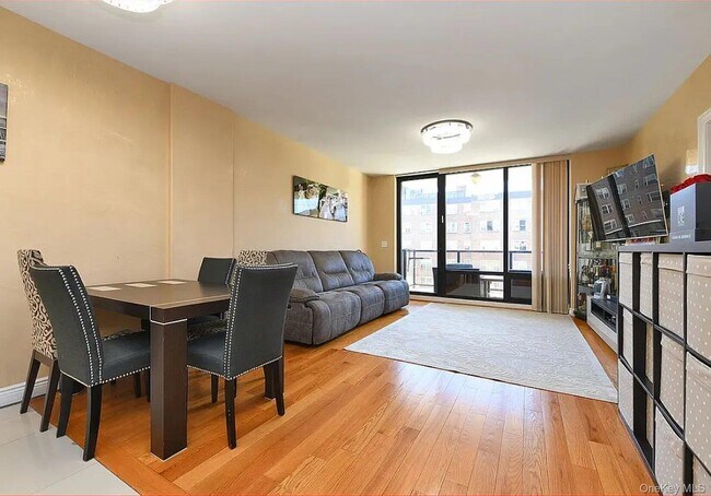 Foto del edificio - 63-36 99th St