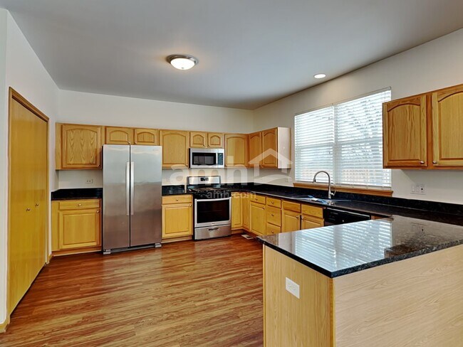 Foto del edificio - 2302 High Ridge Ln