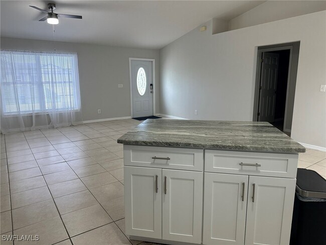 Foto del edificio - 2231 NW 7th Pl
