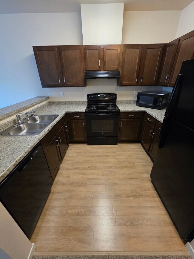Foto del edificio - 2 Bedroom | 1 Bathroom 2nd Floor Apartment...