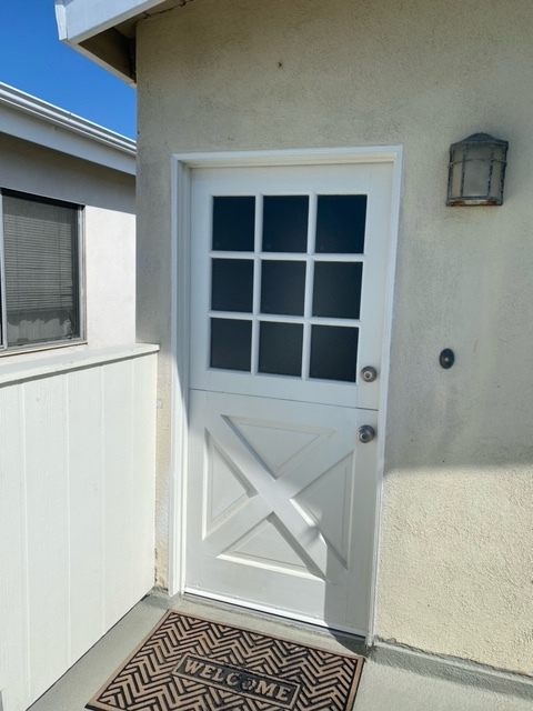 Dutch door entry to Unit B on 2nd story. - 210 30th St