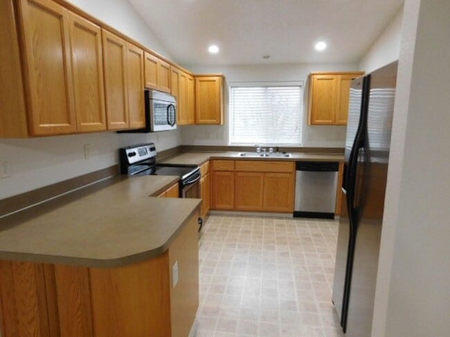 Building Photo - 3Bd/2Ba Single Story Home - Available Soon!