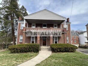 Building Photo - 2214 Memorial Pkwy